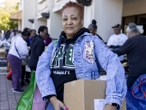 Wanda Bright, a federal worker affected by the shutdown, picks up food from the Capital Area Food Bank in Hyattsville, Md., on Tuesday.